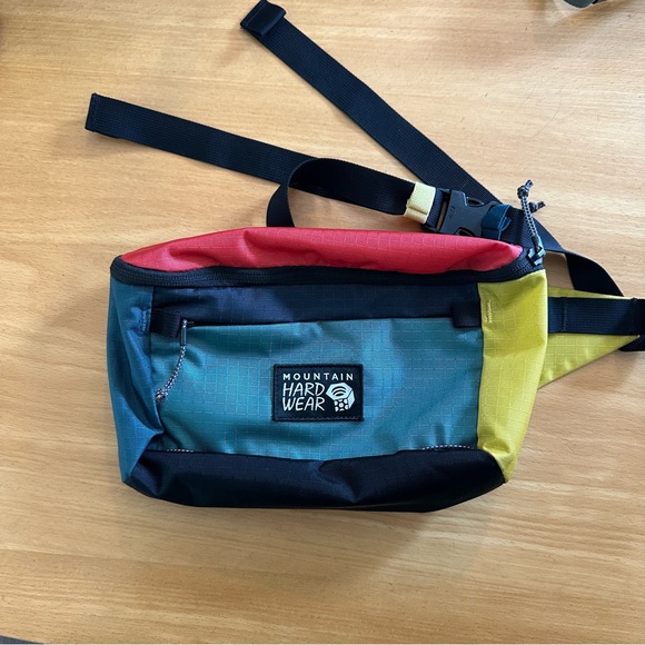 Mountain Hardwear Handbags - Mountain Hardwear Multicolor Camp 4 Hip Pack